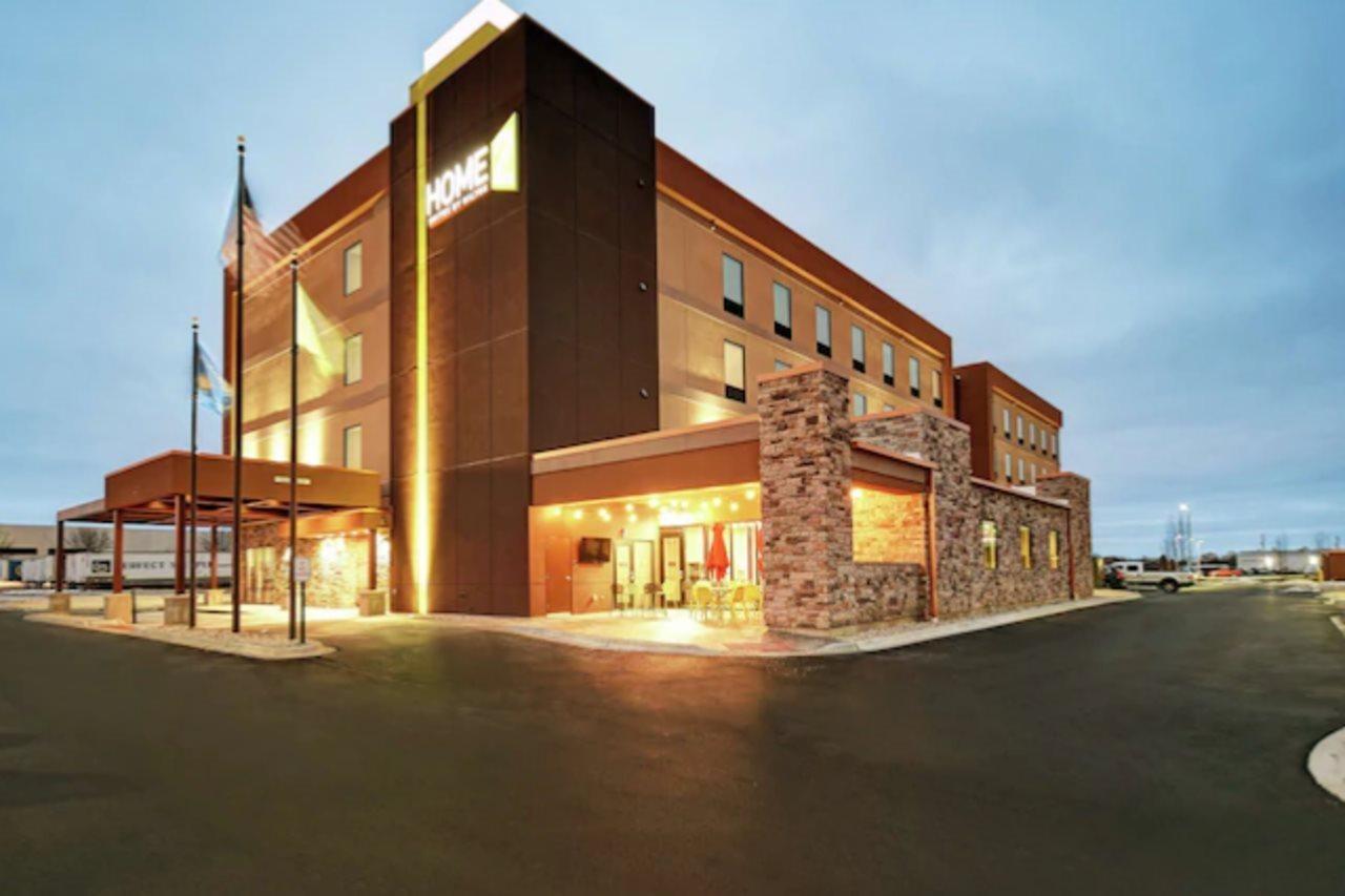 Home2 Suites By Hilton Beloit Exterior photo