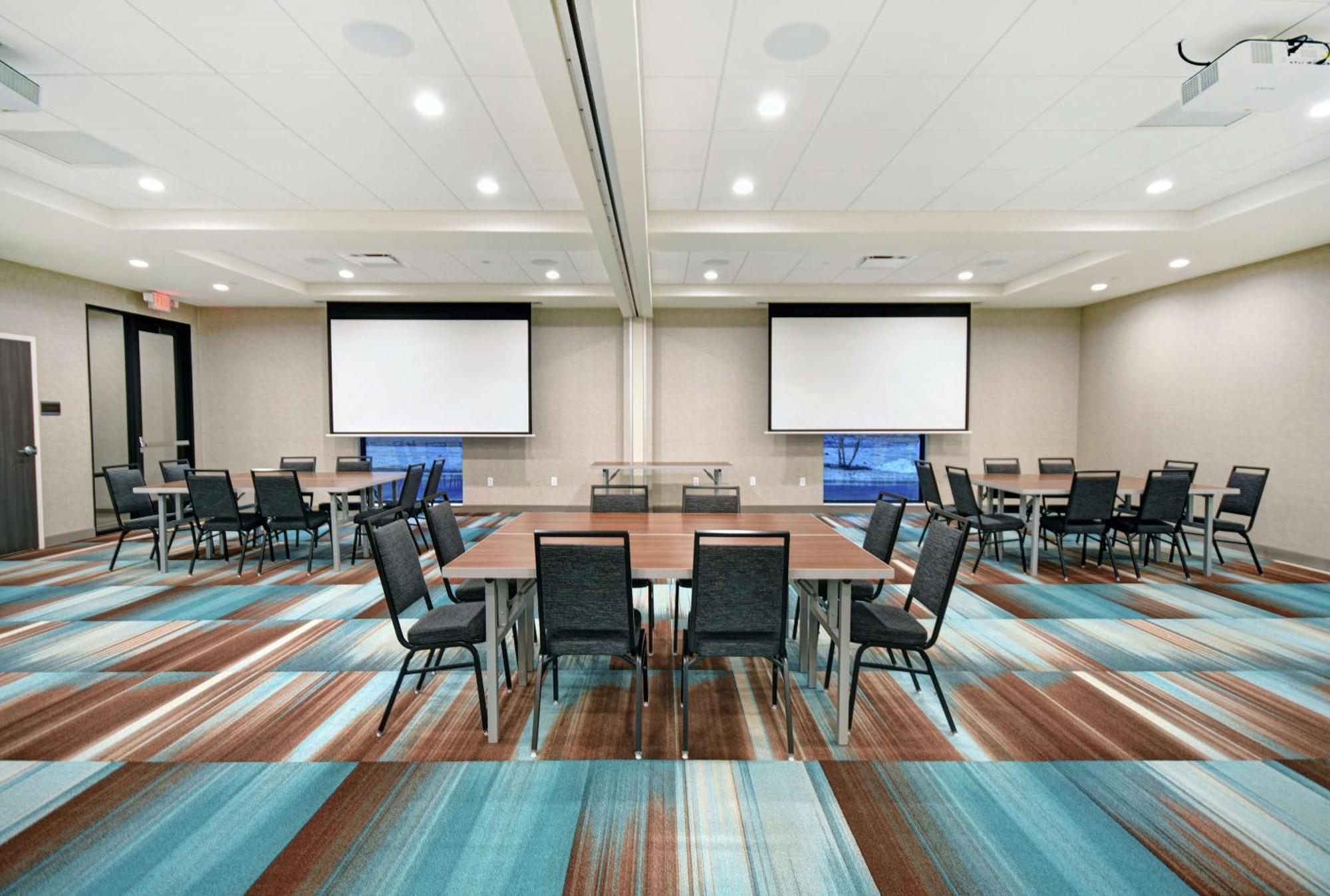 Home2 Suites By Hilton Beloit Exterior photo